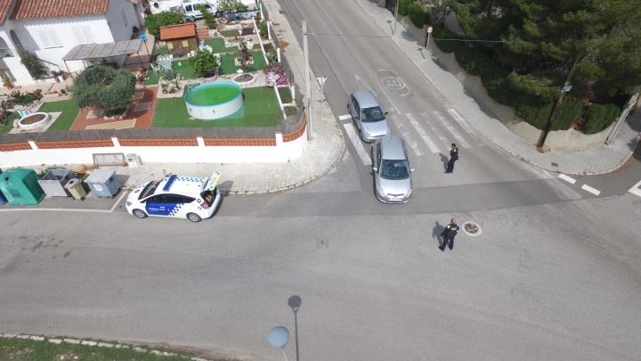 La policia de Cunit activa el dron per controlar el confinament de la població. Ajuntament de Cunit