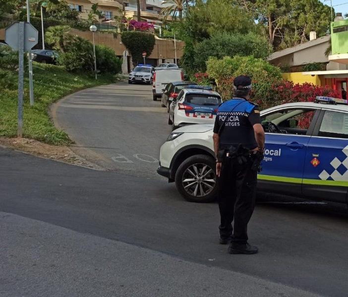 La Policia de Sitges atura una festa privada en un xalet amb més 300 persones la nit de la revetlla de Sant Joan. Ajuntament de Sitges