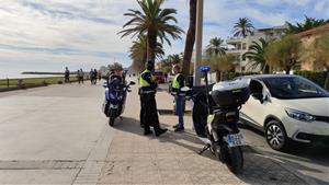 La policia de Sitges denuncia 53 persones per incomplir les restriccions de mobilitat. Ajuntament de Sitges