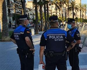 La policia de Sitges posa 32 denúncies en controls de botellot i mascareta la nit de dissabte. Ajuntament de Sitges