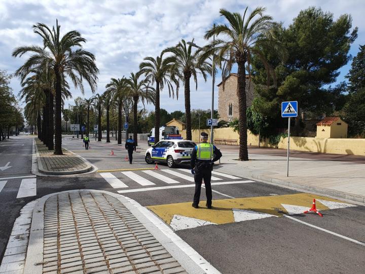 La policia de Sitges posa un centenar de denúncies pel trencament del confinament durant la Setmana Santa. Ajuntament de Sitges