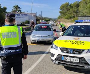 La Policia de Sitges sanciona 75 persones per incomplir la normativa contra la covid-19. Ajuntament de Sitges