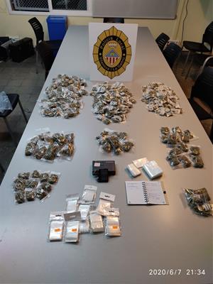La policia de Vilanova intervé un quilo i mig de marihuana preparat per a la venda en més de 400 dosis