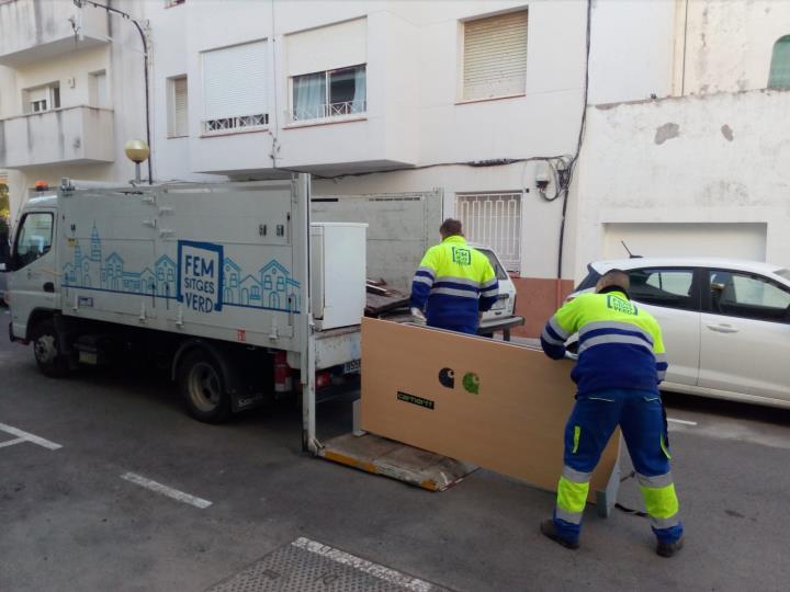 La recollida de mobles i trastos vells de Sitges es pot sol·licitar telemàticament. Ajuntament de Sitges