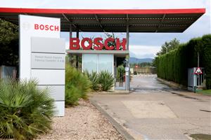 L'accés a la fàbrica Bosch de Castellet i la Gornal