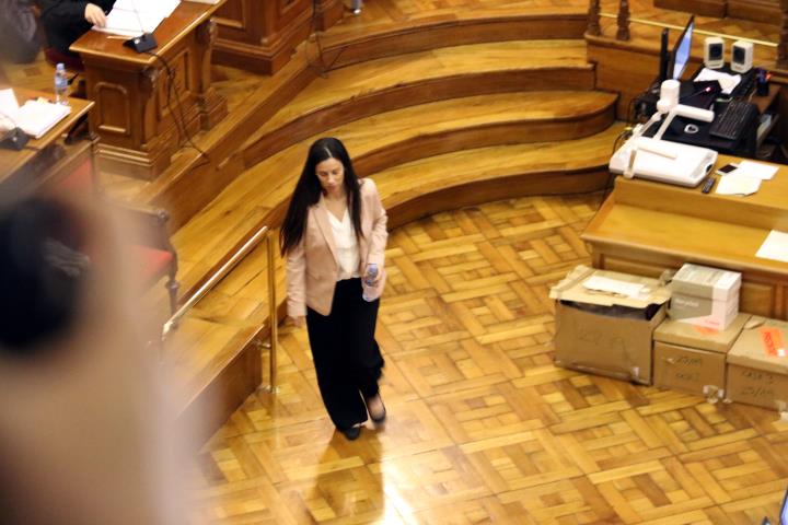 L'acusada pel crim de la Guàrdia Urbana, Rosa Peral, s'acosta per declarar l'11 de març del 2020. ACN