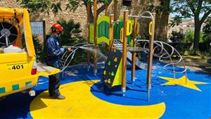 L’ADF d’Olèrdola realitza la desinfecció del mobiliari urbà i dels parcs de jocs infantils de tot el municipi. Ajuntament d'Olèrdola