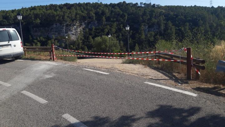 L’Ajuntament tanca l’aparcament del castell La mesura pretén fer desistir de les trobades nocturnes en aquest espai. L’Ajuntament ha decidit tancar l’