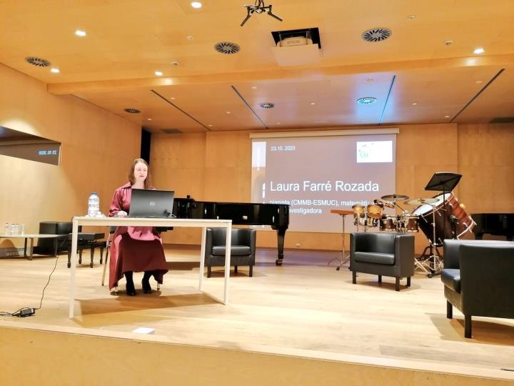 Laura Farré Rozada ofereix una conferència sobre música i matemàtiques a Xile. EIX