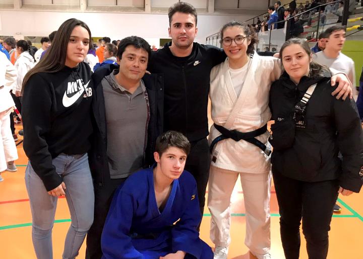 L'equip del Club Judo Olèrdola a València. Eix