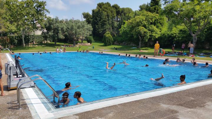 Les dues piscines exteriors de Sant Pere de Ribes ja estan obertes amb mesures la covid-19. Ajt Sant Pere de Ribes