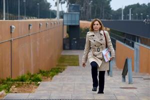 L'expresidenta del Parlament Carme Forcadell sortint de la presó de Mas d'Enric. Eix