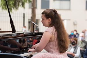 Lleida aplaudeix les primeres peces del nou disc de Laura Farré Rozada