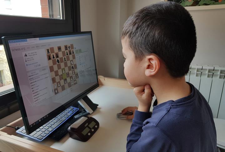 Lliga online d'escacs. Eix