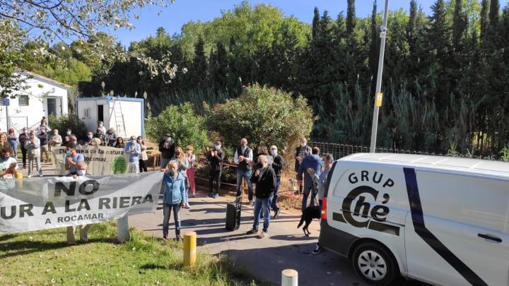 Manifestació contra el mur a la riera de Rocamar. Eix