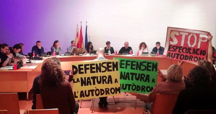 Manifestació contra l'autòdrom al ple de Sant Pere de Ribes. APMA