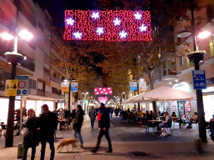 Més de 40 municipis canvien el 6 pel 8 de desembre com a primer festiu d'obertura comercial de la campanya de Nadal. Ajuntament de Vilanova