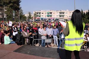 Més d'un centenar de persones marxen per reclamar més seguretat a la C-31 entre Segur de Calafell i Cunit