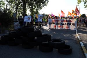 Multitudinària manifestació a l'Arboç contra el tancament de la cristalleria de Saint-Gobain