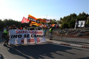 Multitudinària manifestació a l'Arboç contra el tancament de la cristalleria de Saint-Gobain