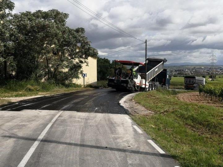 Olèrdola reasfalta el camí entre Daltmar i Moja. Ajuntament d'Olèrdola