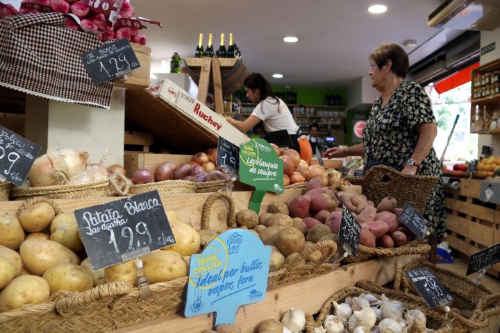 Patates a la venda en una fruiteria. ACN / Andrea Zamorano