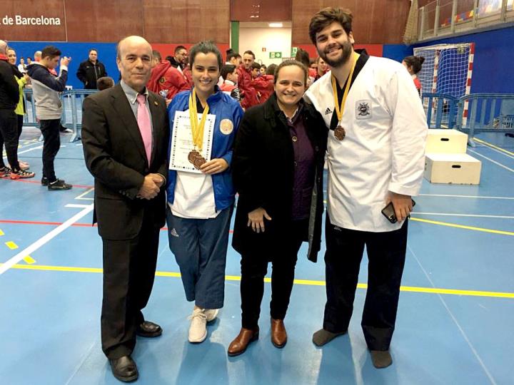 Patricia Rubio i Albert Álvarez amb els seus entrenadors. Eix