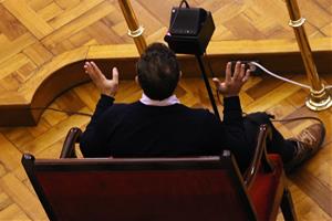 Pla curt d'Albert López, acusat del crim de la Guàrdia Urbana, aixecant les mans mentre declara al Tribunal Superior de Justícia de Catalunya. ACN