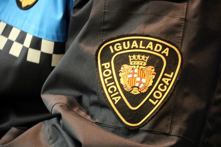 Pla detall de la identificació de la Policia Local d'Igualada. Imatge del 15 de gener del 2020. ACN
