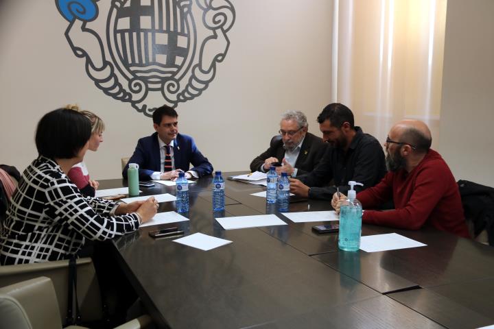 Pla general de la reunió de l'alcalde d'Igualada, Marc Castells, amb el secretari de Salut Pública, Joan Guix, i els alcaldes dels municipis afectats 