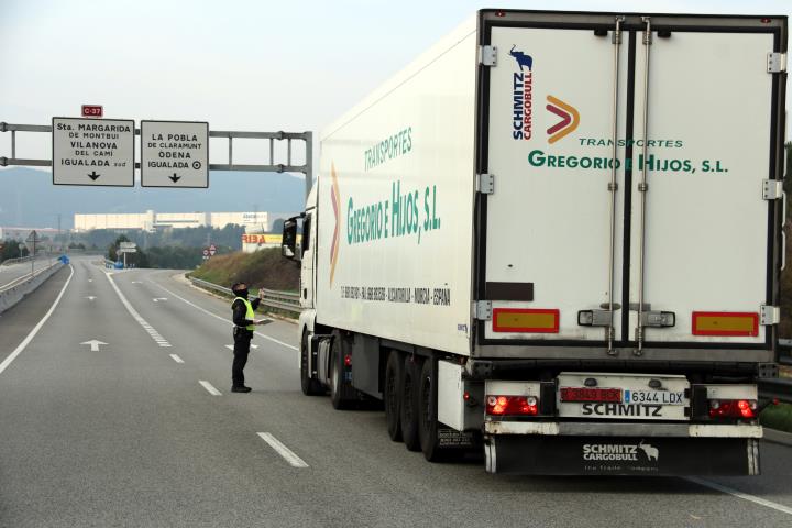 Pla general dels controls als accessos d'Igualada. Imatge del 13 de març del 2020. ACN