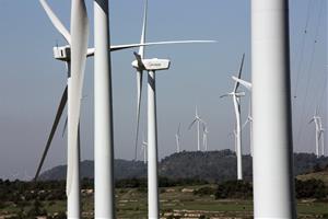 Pla general dels molins de vent del parc eòlic de la Serra del Tallat, al límit entre Tarragona i Lleida, en una imatge d'arxiu. ACN