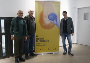 Pla general director de FineArt, Ramon Muntané; el regidor de promoció cultural i comerç, Pere Camps; i l'alcalde Marc Castells. ACN
