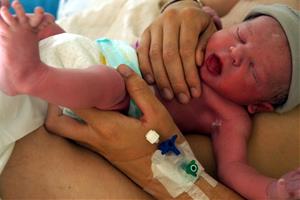 Pla general d'un nadó acabat de néixer. Imatge publicada el 26 de març del 2020. ACN