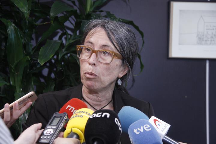 Pla mitjà de la Directora General d'Infància de la Generalitat, Ester Cabanes, a l'atenció als mitjans sobre la situació actual dels MENA. ACN