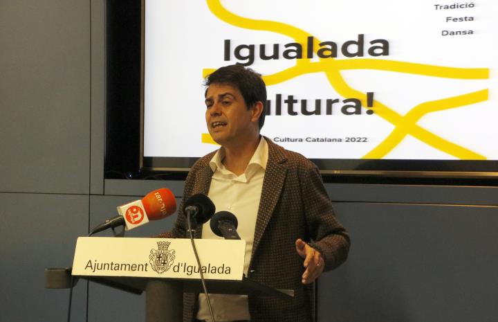 Pla mitjà de l'alcalde d'Igualada, Marc Castells, valorant l'elecció de la ciutat com a Capital de la Cultura Catalana. ACN