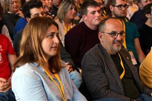 Pla mitjà de l'excoordinadora general del Partit Demòcrata, Marta Pascal; i del diputat Carles Campuzano, en la cloenda del XX Congrés de la Joventut 