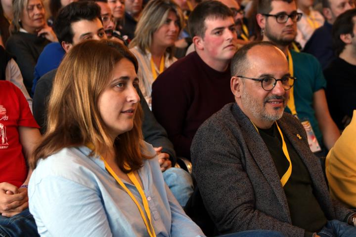 Pla mitjà de l'excoordinadora general del Partit Demòcrata, Marta Pascal; i del diputat Carles Campuzano, en la cloenda del XX Congrés de la Joventut 