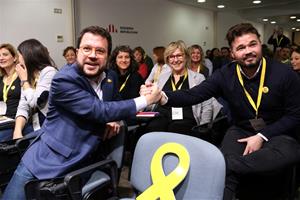 Pla mitjà del coordinador nacional d'ERC, Pere Aragonès, i el cap del partit al Congrés, Gabriel Rufián, al Consell Nacional d'Esquerra Republicana. A