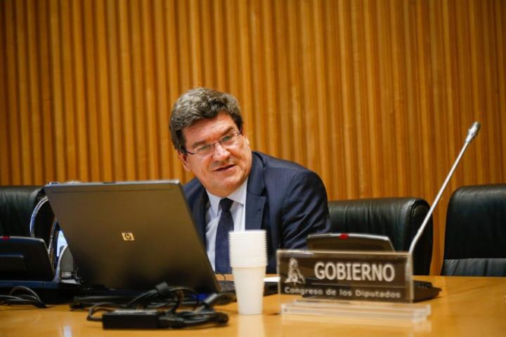 Pla mitjà del ministre d'Inclusió, Seguretat Social i Migracions, José Luis Escrivá, durant la compareixença a la comissió de Treball del Congrés. ACN