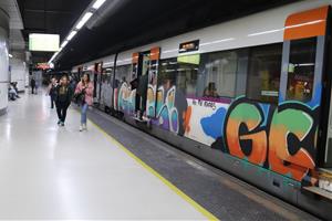 Pla obert del vestíbul d'una andana de l'estació de tren de Sants, el 13 de març del 2020. ACN