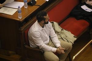 Pla tancat d'Albert López, un dels dos acusats pel crim de la Guàrdia Urbana, durant la primera sessió del judici a l'Audiència de Barcelona
