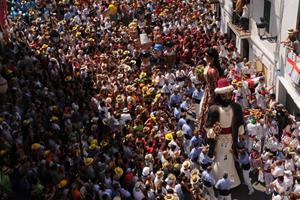 Pla zenital de la Sortida d'Ofici de la Festa Major de Sitges l'any 2019. Imatge publicada el 7 de juliol del 2020. Ajuntament de Sitges