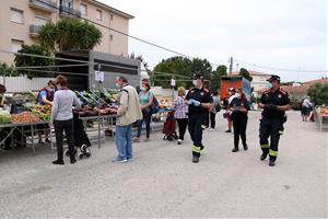 Poca afluència de compradors en la reobertura del mercat de Coma-ruga del Vendrell