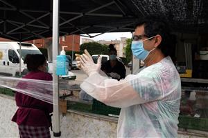 Poca afluència de compradors en la reobertura del mercat de Coma-ruga del Vendrell