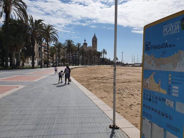 Primer dia amb nens i nenes al carrer: il·lusió, esbarjo i preocupació per l'incompliment de mesures. Ajuntament de Sitges