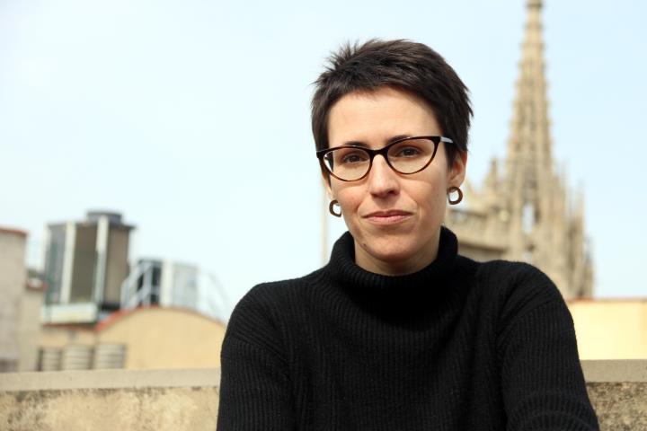 Primer pla de l'autora de 'Boulder', Eva Baltasar, al centre de Barcelona, el 20 de març del 2022. ACN