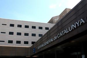 Primer pla del cartell d'entrada a l'Hospital general de Catalunya el 20 d'abril de 2017. ACN