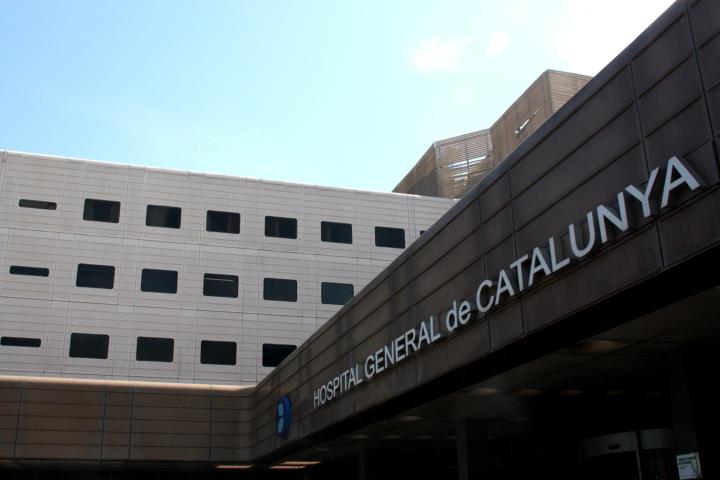 Primer pla del cartell d'entrada a l'Hospital general de Catalunya el 20 d'abril de 2017. ACN