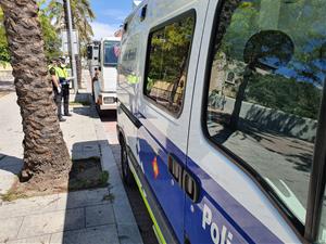Primers controls policials a Sitges per evitar desplaçaments a segones residències durant el pont de l'1 de maig